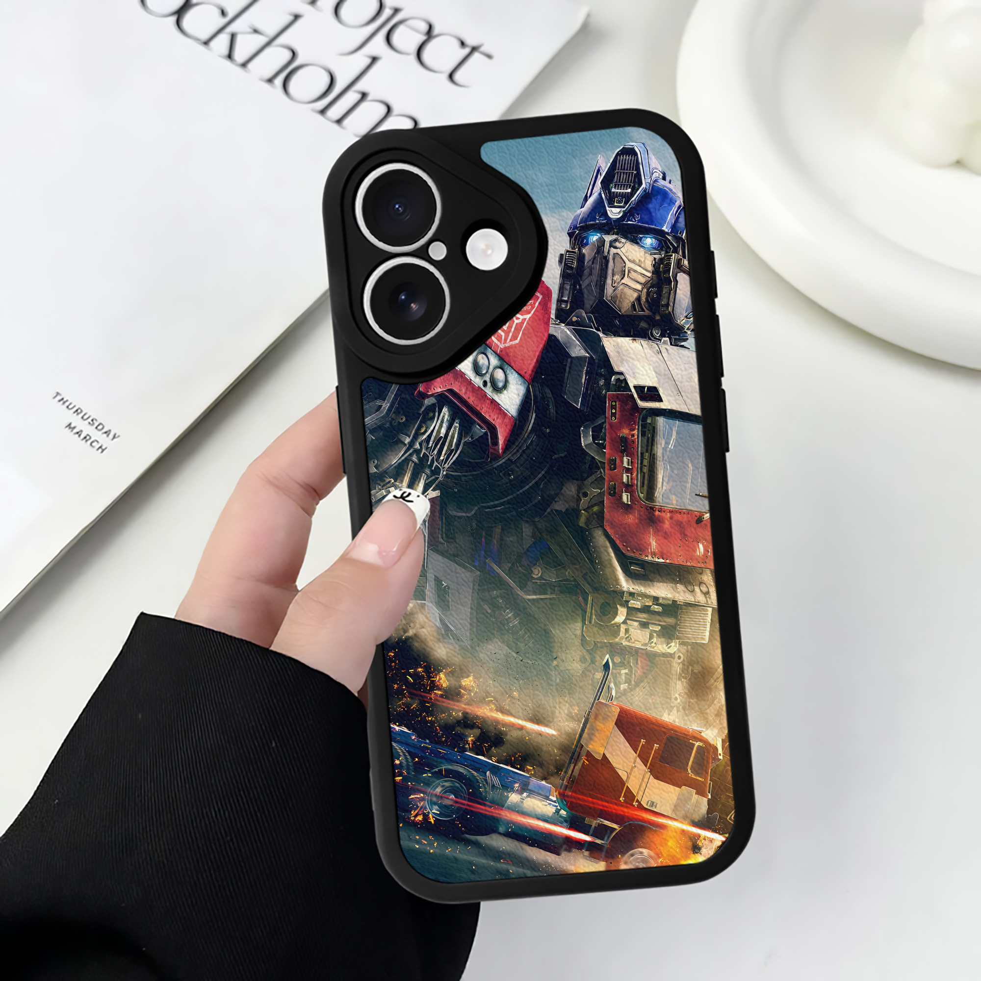 （画像用） Transformers トランスフォーマー 【iPhone 16シリーズ対応】シリコンスマホケース（レザー調） 材質：シリコン